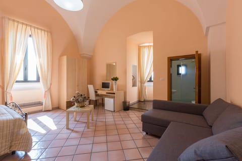 Double Room (Aoxenton) | 1 bedroom, down comforters, desk, laptop workspace