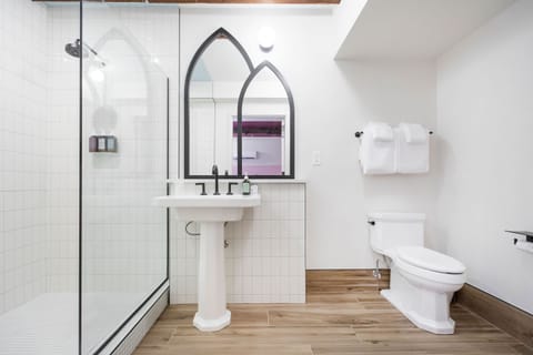 Room 2:7 - Interior King | Bathroom | Shower, hair dryer, bathrobes, towels