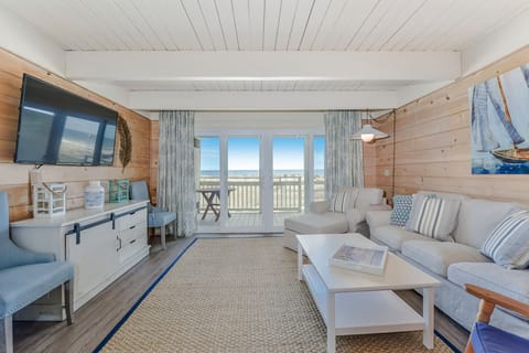 Oceanfront Living Area 
