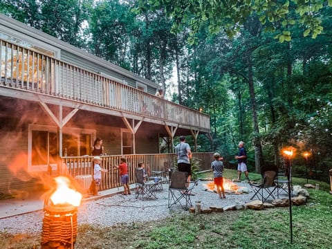 Plenty of room around the campfire for the whole family  .... s'mores anyone ?  