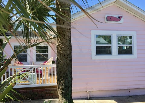 THE WHALE COTTAGE 1