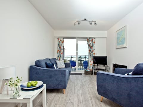 Beautifully presented open plan living space | Fistral Escape - Ocean 1 Apartments, Newquay