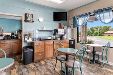 Free daily on-the-go breakfast