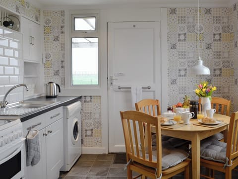 Charming kitchen/dining room | Mid Bishopton Cottage - Mid Bishopton Farm Cottages, Whithorn