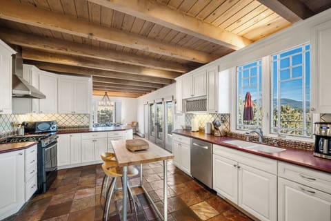 Fully loaded kitchen!
