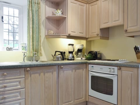 Well-equipped fitted kitchen | The Dovecote, Harrogate