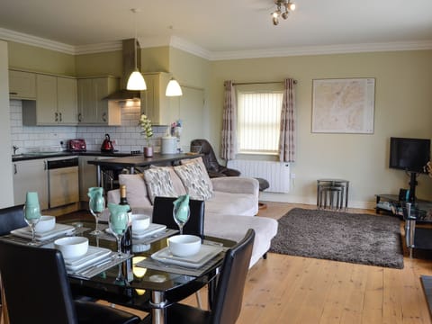 Open plan living space | Powis Castle View, Forden, near Welshpool