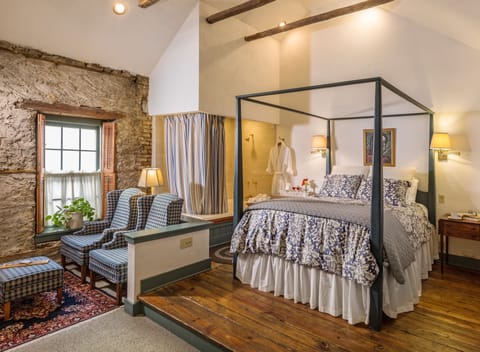 Room, 1 Queen Bed, Fireplace | Premium bedding, down comforters, individually furnished