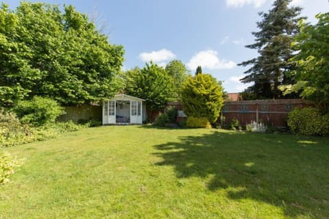 Egret, South Creake: The enclosed garden