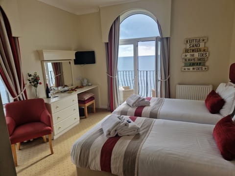Standard Twin Room, Sea View | Individually decorated, individually furnished, blackout drapes