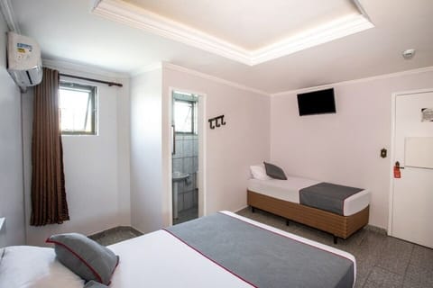 Standard Triple Room | Desk, iron/ironing board, free WiFi, bed sheets