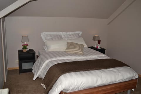 Premium bedding, in-room safe, desk, soundproofing
