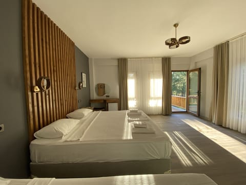 Deluxe Triple Room, Balcony, Garden View | Free WiFi, bed sheets