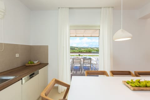 The kitchen is fully equipped! Direct access to the pool terrace!