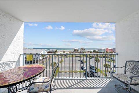4 GS Surf + Racquet 515A Balcony