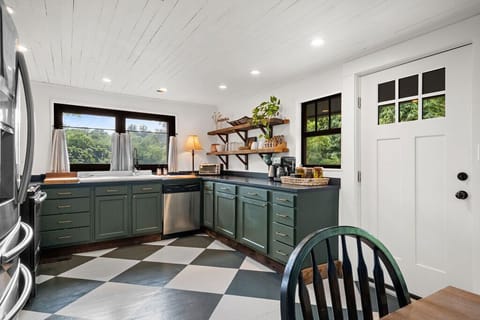 A dreamy spot to sip your morning coffee or prep a picnic for the trails. This sunlit farmhouse kitchen is fully stocked and ready for whatever you're cooking up—pancakes or adventure plans.