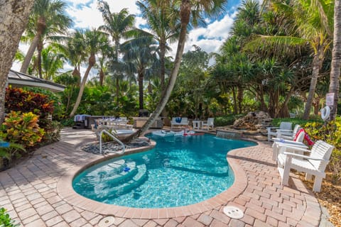 Heated in-ground swimming pool (free; no heating surcharges)