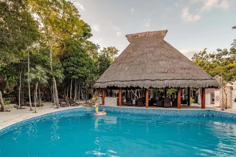 pool in common area of ​​casa paraíso puerto morelos