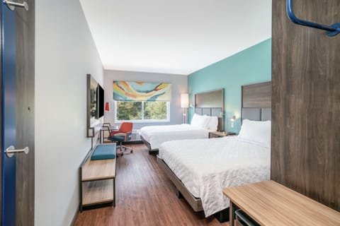 Desk, blackout drapes, iron/ironing board, free WiFi