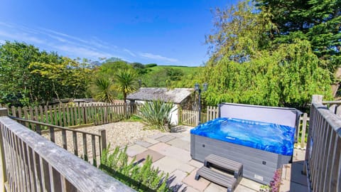 Cottage (6 Bedrooms) | Front of property