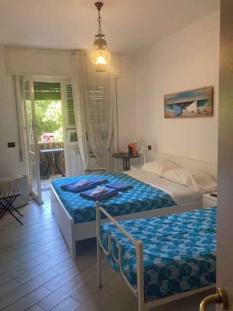 1 bedroom, desk, rollaway beds, free WiFi