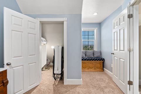 Roll-away bed in the bedroom with the loft