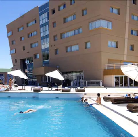 Seasonal outdoor pool, pool umbrellas