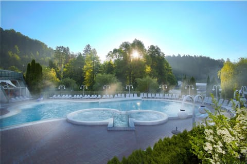2 indoor pools, outdoor pool, open 8:30 AM to 9:00 PM, sun loungers