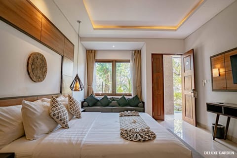 Deluxe Room, Garden View | Premium bedding, in-room safe, desk, laptop workspace