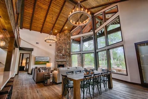 House, 4 Bedrooms | Private kitchen | Coffee/tea maker, fridge, oven, toaster