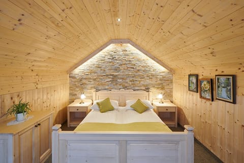 Suite | Minibar, in-room safe, desk, free cribs/infant beds