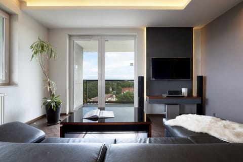 Comfort Apartment | Soundproofing, iron/ironing board, cribs/infant beds, free WiFi