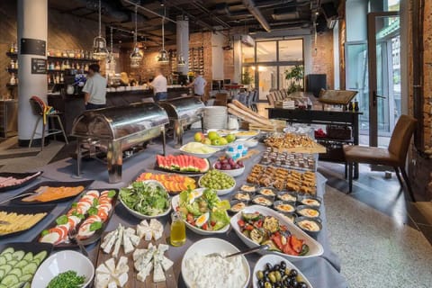 Daily buffet breakfast for a fee