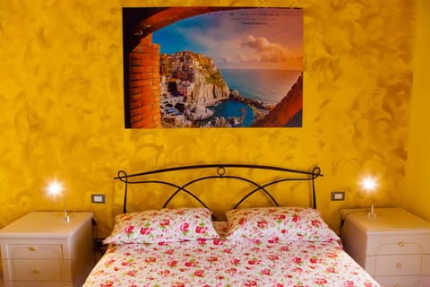 Classic Double Room (Manarola) | Desk, cribs/infant beds, free WiFi