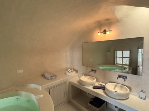 Premium Spa Room with Indoor Hot tub with Private Balcony Caldera View | Bathroom | Shower, eco-friendly toiletries, hair dryer, bathrobes