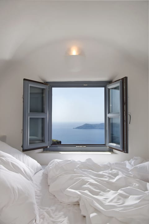 Premium Loft with Pool Access Caldera View | Premium bedding, pillowtop beds, minibar, in-room safe