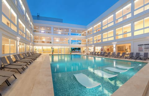 Outdoor pool, pool umbrellas, sun loungers