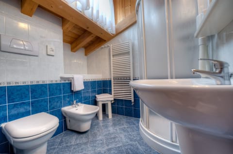 Double or Twin Room, Balcony | Bathroom | Shower, hair dryer, towels