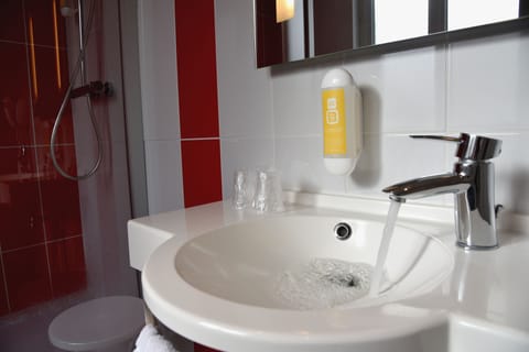 Comfort Double Room | Bathroom sink