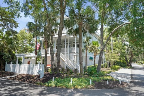 Welcome to A Summer Hour Retreat!