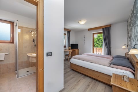 Double Room | Down comforters, in-room safe, desk, free WiFi