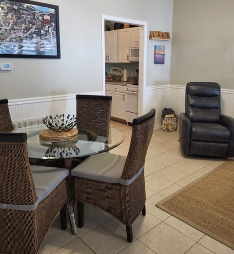 Table seating for 4 great for meals or games. 