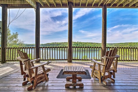 Albany Vacation Rental | 5BR | 3BA | 4,113 Sq Ft | Stairs to Access