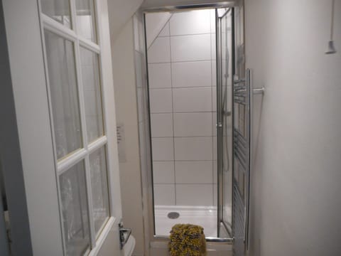 Standard Triple Room, Ensuite (Top Floor) | Bathroom