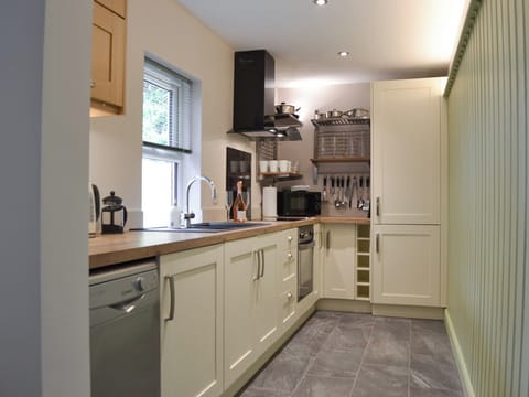Kitchen | Dragonfly Cottage, Beverley