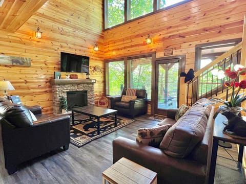 Cabin, 2 Bedrooms | Living area