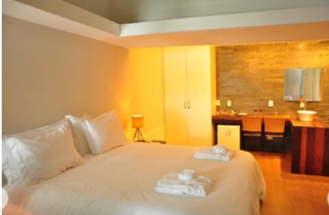 Suite 5 | Premium bedding, minibar, in-room safe, individually decorated
