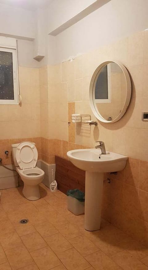 Bed in 7-Bed Shared Mixed Dormitory, Balcony, Sea View | Bathroom | Deep soaking tub, free toiletries, hair dryer, bathrobes