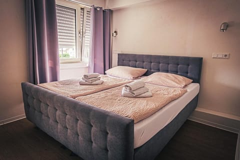 Double Room | Free WiFi, bed sheets