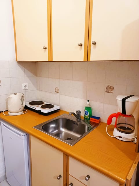 Standard Studio, 1 Bedroom, Kitchenette, Garden View (9) | Private kitchen | Mini-fridge, espresso maker, coffee/tea maker, electric kettle